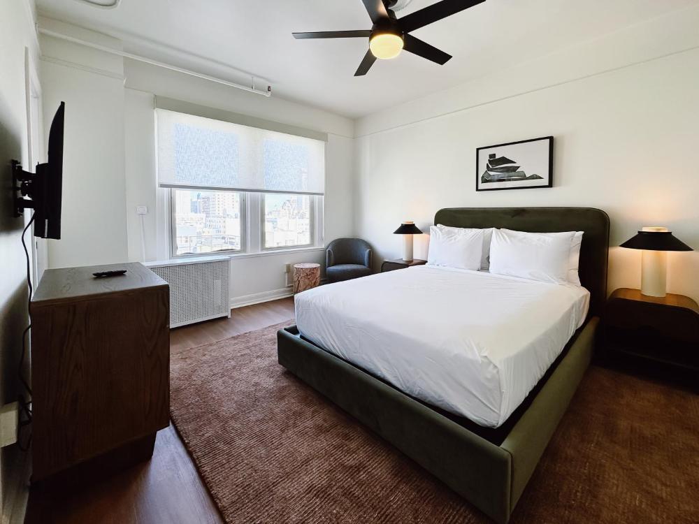 Queen Room interior